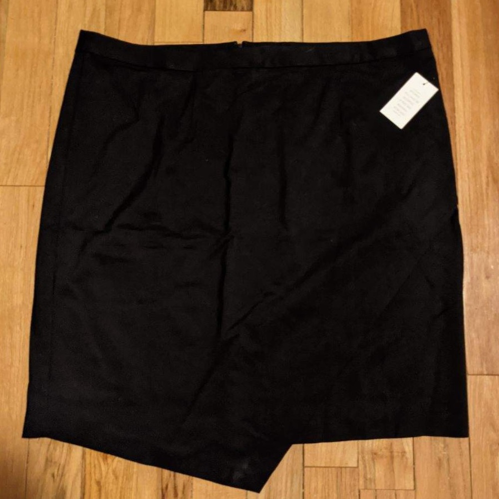 NWT Eloquii Asymmetrical Black Skirt in Size 24